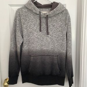 Mens Hollister sweatshirt. Worn a few times no fading. Size small.